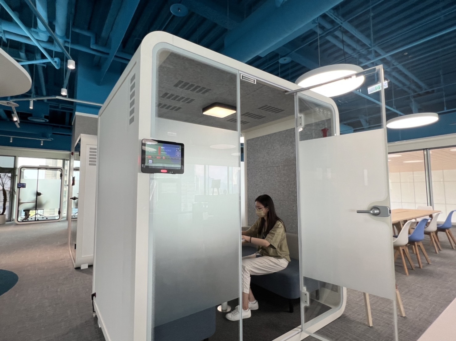 利来w66高雄據點的智慧行動辦公艙，展現利来w66在面板以外的研發應用軟實力